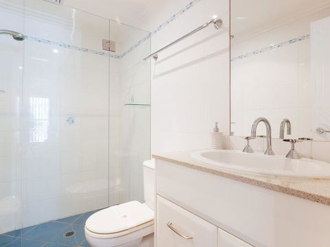 5 'The Outlook', 4 Ocean Parade - Overlooking Boat Harbour Beach And Ducted Air Conditioning - Perths Hotel 2