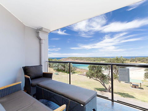 5 'The Outlook', 4 Ocean Parade - Overlooking Boat Harbour Beach And Ducted Air Conditioning - Perths Hotel 0