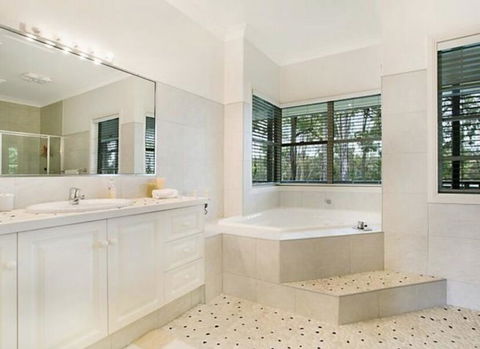 5 Mins To Movie World & Pet Friendly - Perths Hotel 2