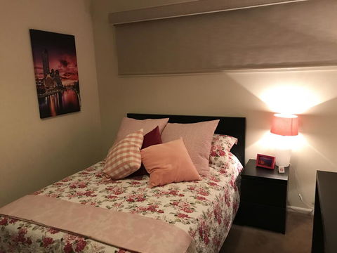 5 Star Room With Own Bathroom - Singles, Couples, Families Or Executives - Perths Hotel 0