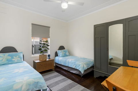 53 Hollingworth Street, Port Macquarie - Perths Hotel 2