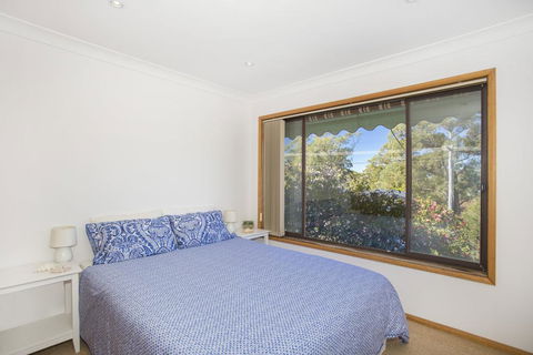 57 Carroll Ave Mollymook Beach - Relaxed Homely Retreat - Perths Hotel 3