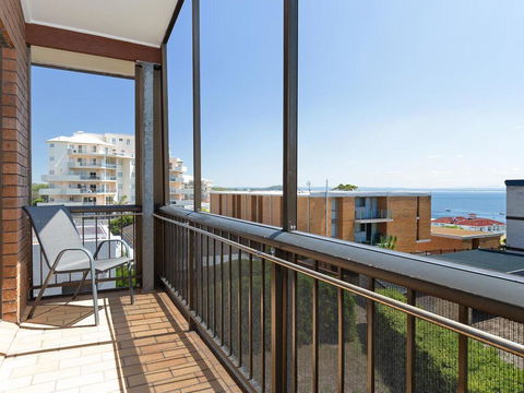 6 'Bahia', 47 Ronald Avenue - Fantastic Location With Filtered Water Views - Perths Hotel 1