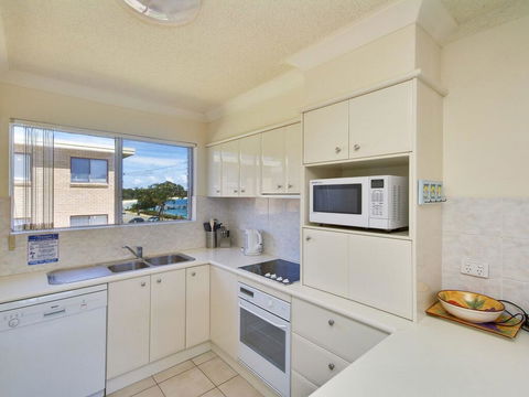 6 'SHOAL TOWERS', 11 SHOAL BAY RD - STUNNING WATER VIEWS & PERFECT LOCATION - Perths Hotel 2