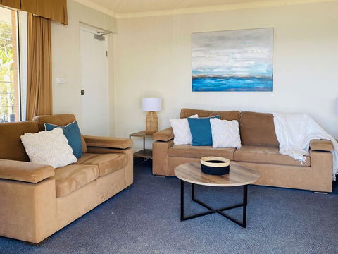 6 'SHOAL TOWERS', 11 SHOAL BAY RD - STUNNING WATER VIEWS & PERFECT LOCATION - Perths Hotel 1