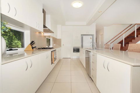60 Beachway Parade, Marcoola, 500 BOND, Linen Supplied - Perths Hotel 3