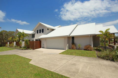 60 Beachway Parade, Marcoola, 500 BOND, Linen Supplied - Perths Hotel 0