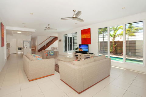 60 Beachway Parade, Marcoola, 500 BOND, Linen Supplied - Perths Hotel 1