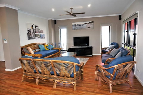 64 Madaffari Drive - PRIVATE JETTY - Perths Hotel 2