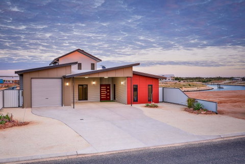 64 Madaffari Drive - PRIVATE JETTY - Perths Hotel 1