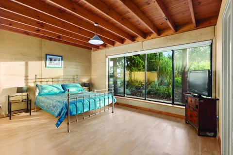 9 Marshall Street - Large Family Holiday Home Just Metres To The Beach - Perths Hotel 2