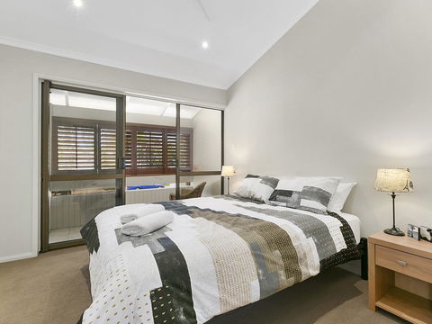 A Superb Location For Enjoying The Best Of Noosa - Unit 2/69 Noosa Parade - Perths Hotel 3