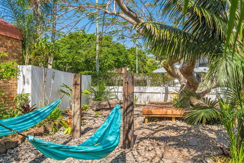 A SWEET ESCAPE - Byron Surf Cottage - Walk To Byron - Perths Hotel 1