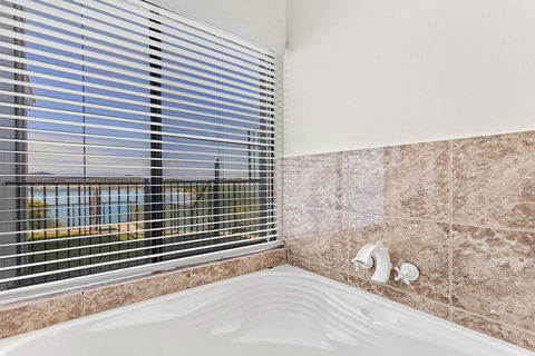 Above And Beyond - Beautiful Home With Pool - Perths Hotel 2