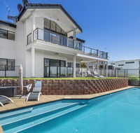 Above and Beyond - Beautiful Home with Pool - Perths Hotel