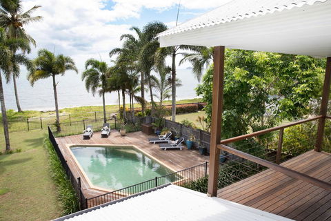 ABSOLUTE BEACHFRONT BLISS @ NEWELL BEACH - Perths Hotel 0