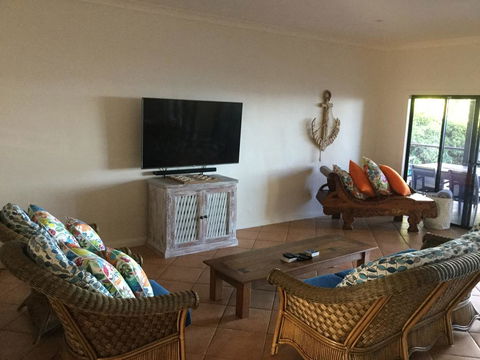 ABSOLUTE BEACHFRONT BLISS @ NEWELL BEACH - Perths Hotel 3