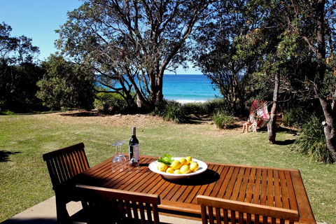Absolute Beachfront Mollymook - Perths Hotel 1