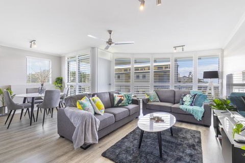 Absolute Beachfront Penthouse, Castaways Beach - Perths Hotel 0