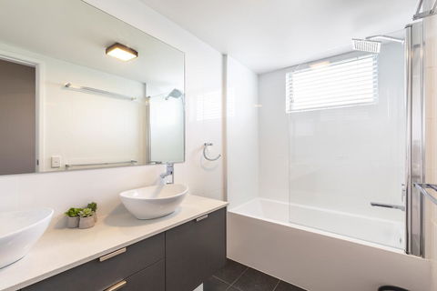 Absolute Beachfront Penthouse, Castaways Beach - Perths Hotel 2