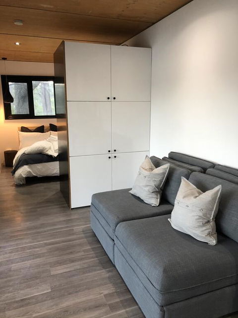 Absolute Riverfront Shipping Container Cabin - Perths Hotel 3