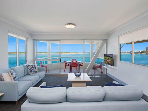 Absolute Waterfront On The Pumicestone Passage - Perths Hotel 3