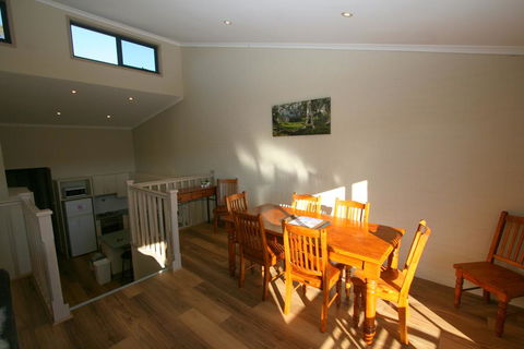 Acacia 5/2 Kirwan Close - Perths Hotel 1