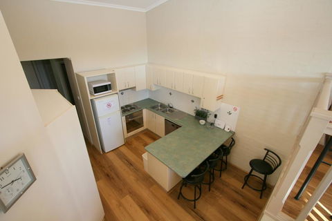 Acacia 5/2 Kirwan Close - Perths Hotel 3