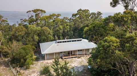 Acacia Lakehouse - The Lake At Your Doorstep - Perths Hotel 0
