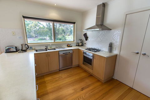 Acacia Lakehouse - The Lake At Your Doorstep - Perths Hotel 2