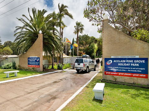 Acclaim Pine Grove Holiday Park - Perths Hotel 0