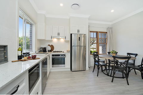Accommodation Hunter - Adams Street Maitland - Perths Hotel 2