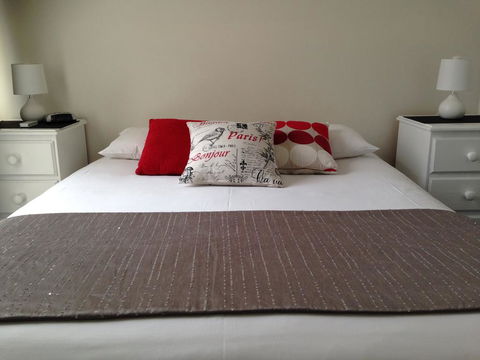 Accommodation Portland Victoria - Perths Hotel 2