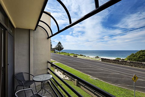 Accommodation Portland Victoria - Perths Hotel 0
