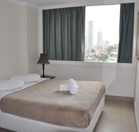 Accommodation Sydney City Centre - Hyde Park Plaza 3 bedroom 1 bathroom Apartment - Perths Hotel