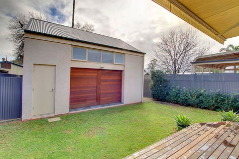 Adelaide Close CBD Large Private Studio Apartment In St Peters - Perths Hotel 3