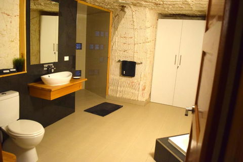 Dug Out B&B - Perths Hotel 3