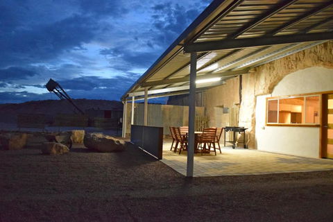 Dug Out B&B - Perths Hotel 0