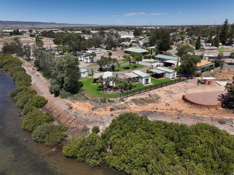 Echo Holiday Parks - Port Pirie - Perths Hotel 0