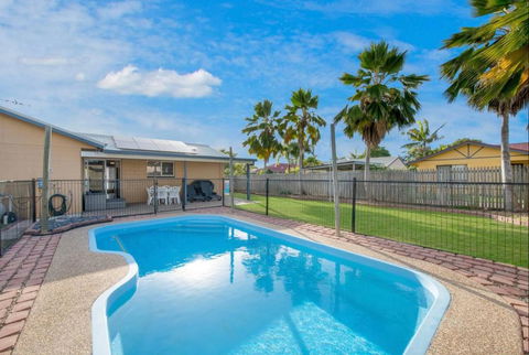 Entire Family Home With Private Pool - Perths Hotel 0