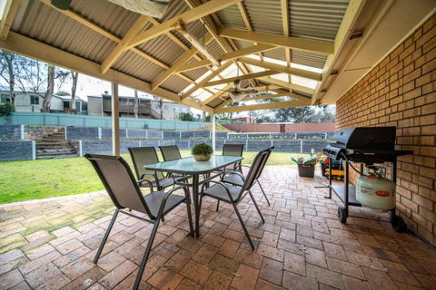 Escape To Adelaide Hills - Perths Hotel 2