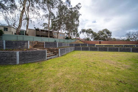 Escape To Adelaide Hills - Perths Hotel 4
