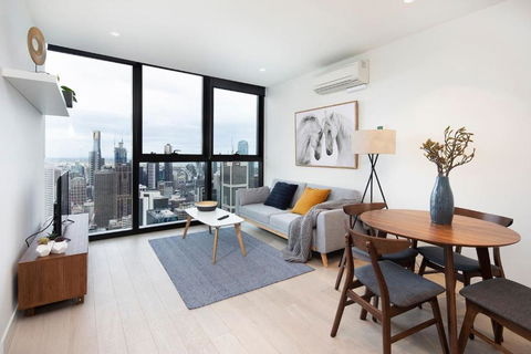 EQ Tower Modern Apartments Melbourne Central CBD - Perths Hotel 0