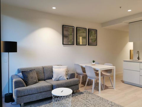 EQ Tower Modern Apartments Melbourne Central CBD - Perths Hotel 2