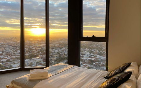 EQ Tower Modern Apartments Melbourne Central CBD - Perths Hotel 4