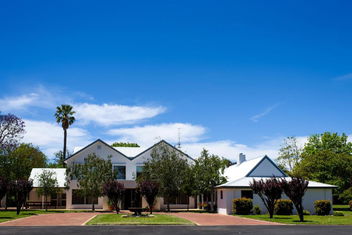 Fairlawn Estate with Perths Hotel