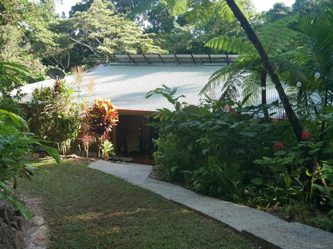 Fairy Falls - Romantic Daintree Rainforest Retreat With Enchanting Waterfall - Perths Hotel 4