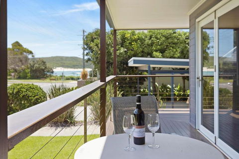 Fingal Bay Beach House - Water Views And Seconds From The Beach - Perths Hotel 0
