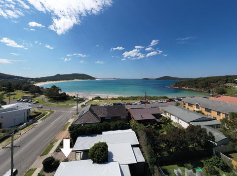 Fingal Bay Beach House - Water Views And Seconds From The Beach - Perths Hotel 2