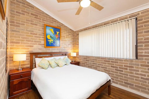 Flora Parade 6 - Perths Hotel 3